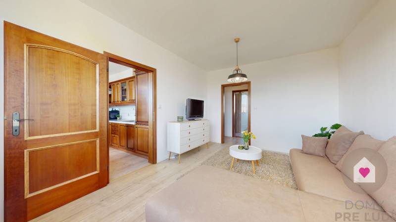 Prenájom prerobeného 3i bytu s lodžiou, oddelenou kuchyňou + súkromný parking v súkromnom dvore pri Palace shoppingu v Trnávke