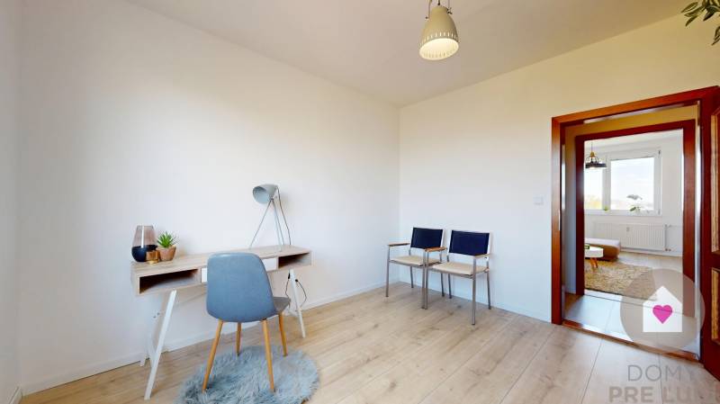 Prenájom prerobeného 3i bytu s lodžiou, oddelenou kuchyňou + súkromný parking v súkromnom dvore pri Palace shoppingu v Trnávke