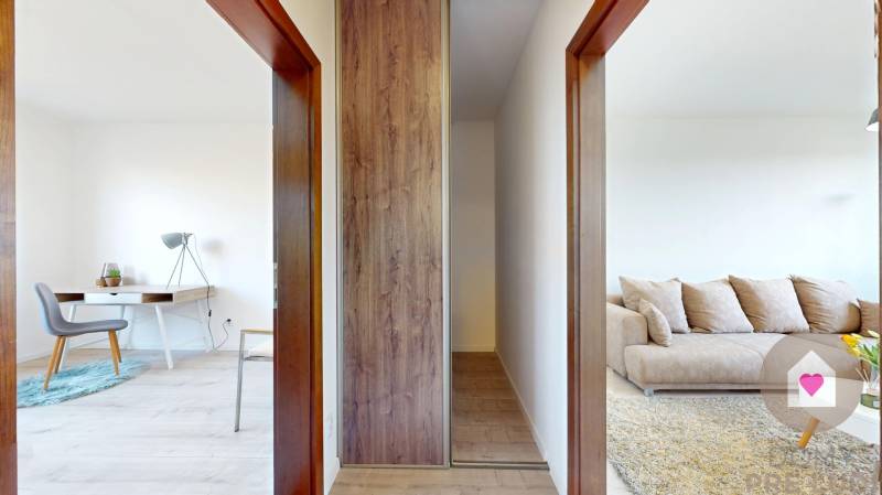 Prenájom prerobeného 3i bytu s lodžiou, oddelenou kuchyňou + súkromný parking v súkromnom dvore pri Palace shoppingu v Trnávke