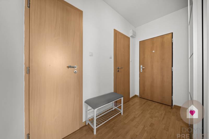 Predaj prerobeného 2i bytu s pivnicou v skvelej lokalite na Drobného ul. v Dúbravke pri OC Saratov