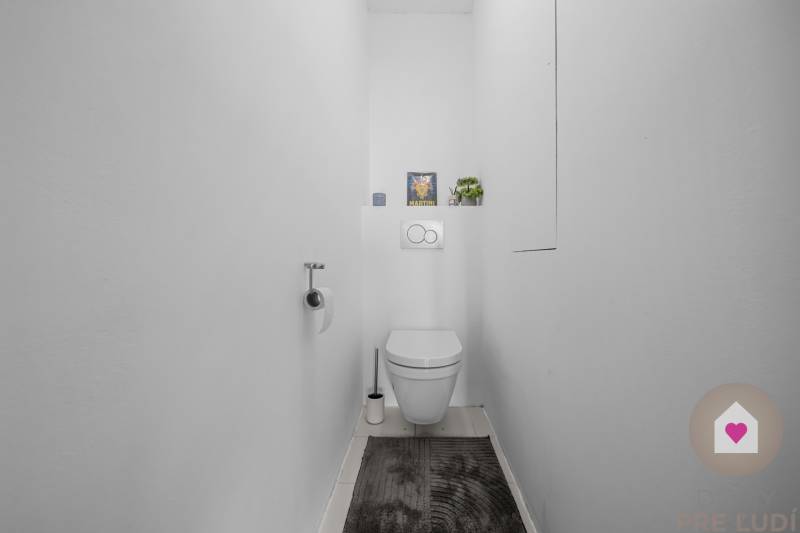 Predaj prerobeného 2i bytu s pivnicou v skvelej lokalite na Drobného ul. v Dúbravke pri OC Saratov