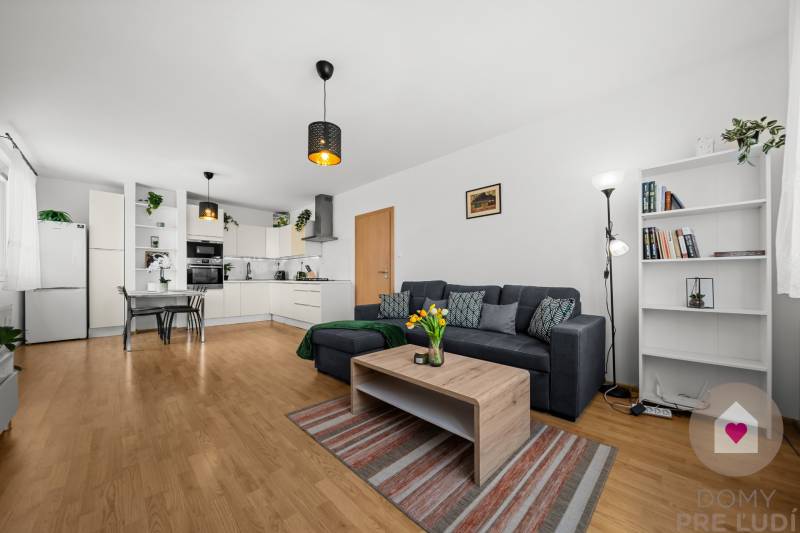 Predaj prerobeného 2i bytu s pivnicou v skvelej lokalite na Drobného ul. v Dúbravke pri OC Saratov