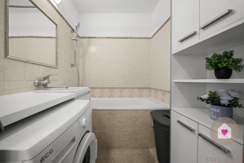 Predaj prerobeného 2i bytu s pivnicou v skvelej lokalite na Drobného ul. v Dúbravke pri OC Saratov