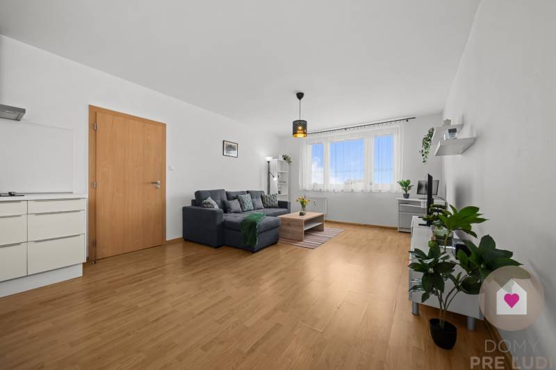 Predaj prerobeného 2i bytu s pivnicou v skvelej lokalite na Drobného ul. v Dúbravke pri OC Saratov