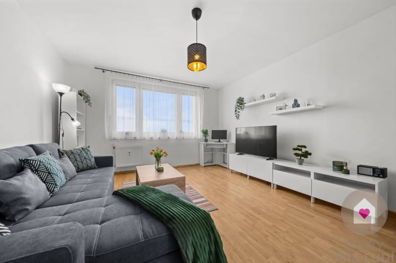 Predaj prerobeného 2i bytu s pivnicou v skvelej lokalite na Drobného ul. v Dúbravke pri OC Saratov