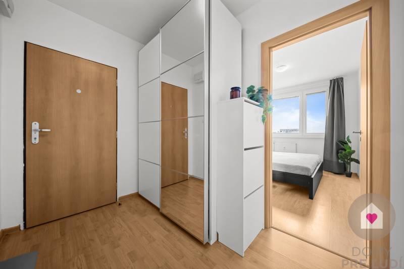 Predaj prerobeného 2i bytu s pivnicou v skvelej lokalite na Drobného ul. v Dúbravke pri OC Saratov