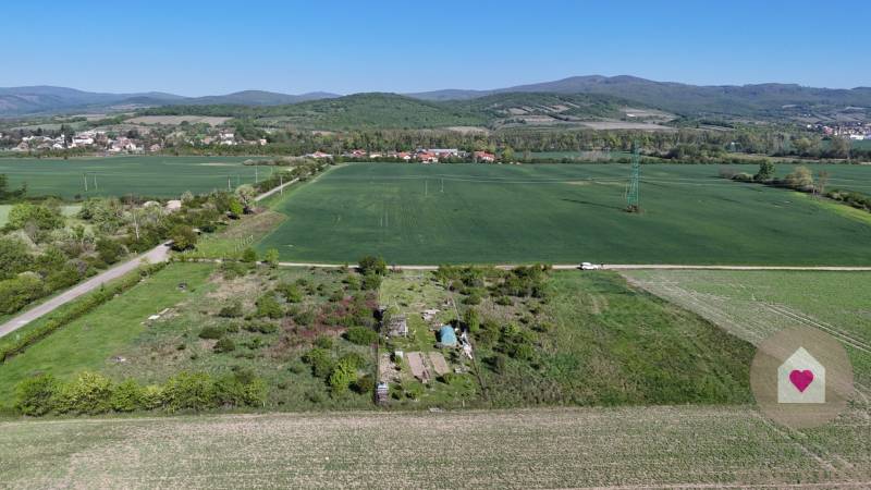 REKREAČNÝ POZEMOK VO VINOSADOCH – 1162 m² – INVESTIČNÁ PRÍLEŽITOSŤ