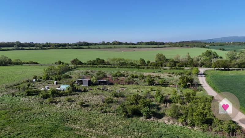 REKREAČNÝ POZEMOK VO VINOSADOCH – 1162 m² – INVESTIČNÁ PRÍLEŽITOSŤ