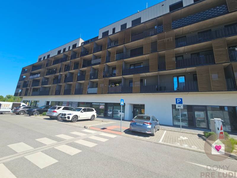 predný pohľad na bytový dom