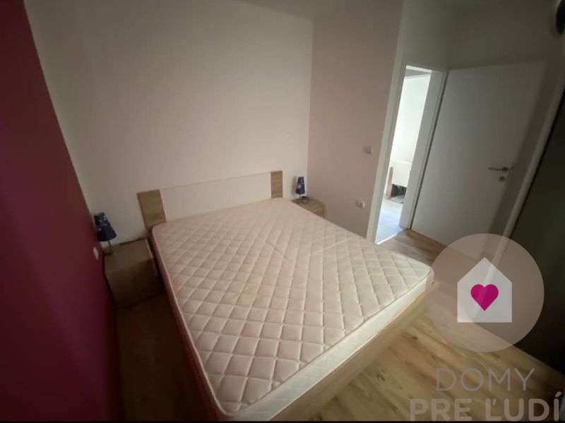 Predaj 2 zariadených apartmánov za cenu 1 - spolu 95m2 + pozemok s terasou a grilom + 2 parkovacie státia na ostrove Vir v Chorvátsku