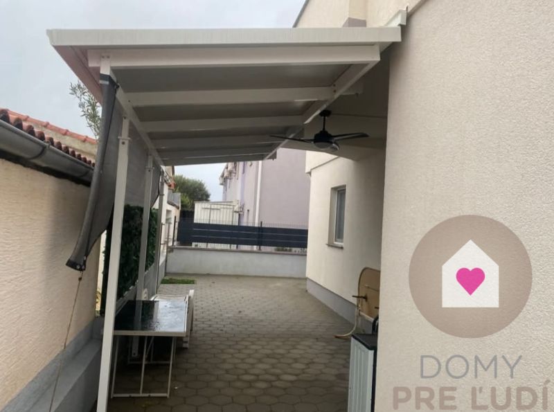 Predaj 2 zariadených apartmánov za cenu 1 - spolu 95m2 + pozemok s terasou a grilom + 2 parkovacie státia na ostrove Vir v Chorvátsku