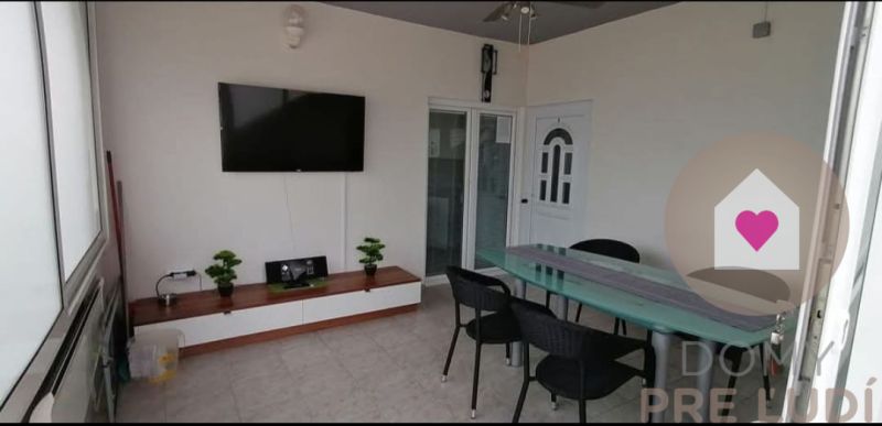 Predaj 2 zariadených apartmánov za cenu 1 - spolu 95m2 + pozemok s terasou a grilom + 2 parkovacie státia na ostrove Vir v Chorvátsku