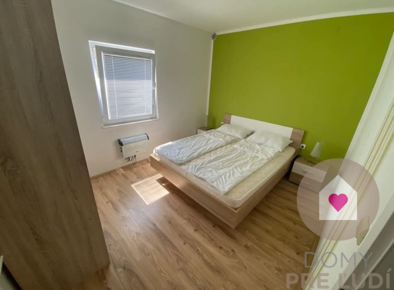Predaj 2 zariadených apartmánov za cenu 1 - spolu 95m2 + pozemok s terasou a grilom + 2 parkovacie státia na ostrove Vir v Chorvátsku