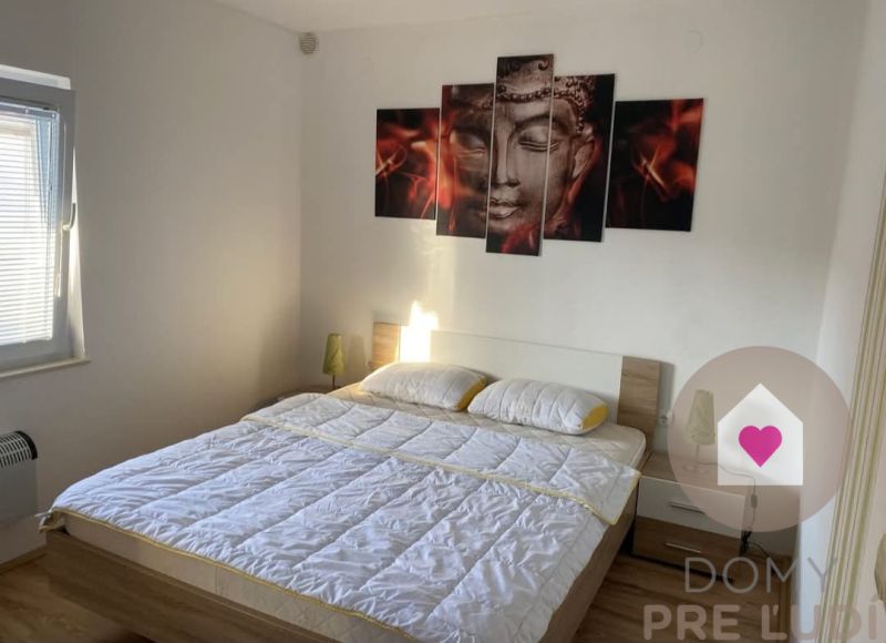Predaj 2 zariadených apartmánov za cenu 1 - spolu 95m2 + pozemok s terasou a grilom + 2 parkovacie státia na ostrove Vir v Chorvátsku