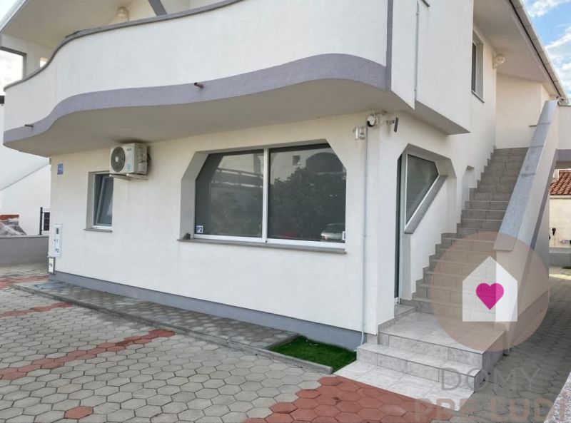 Predaj 2 zariadených apartmánov za cenu 1 - spolu 95m2 + pozemok s terasou a grilom + 2 parkovacie státia na ostrove Vir v Chorvátsku