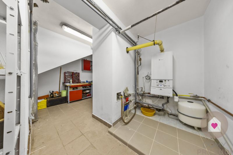 Dlhé diely_4i byt v rodinnej vile_Nad Ostrovom_1 nadzemné podlažie_spoločné priestory_technická miestnosť