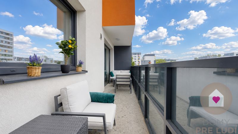 2i-novostavba-s-parkovanim-Mikovíniho ul.- Trnava- balkón