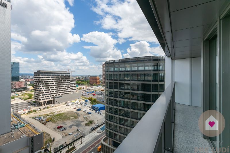 Prenájom moderného 2i bytu s balkónom v novostavbe Eurovea Tower_balkón