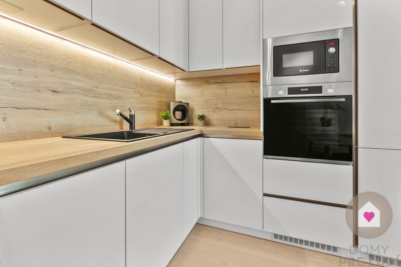 Prenájom moderného 2i bytu s balkónom v novostavbe Eurovea Tower_kuchyňa