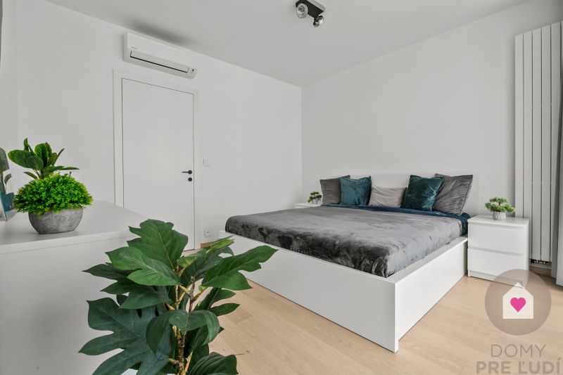 Prenájom moderného 2i bytu s balkónom v novostavbe Eurovea Tower_spálňa