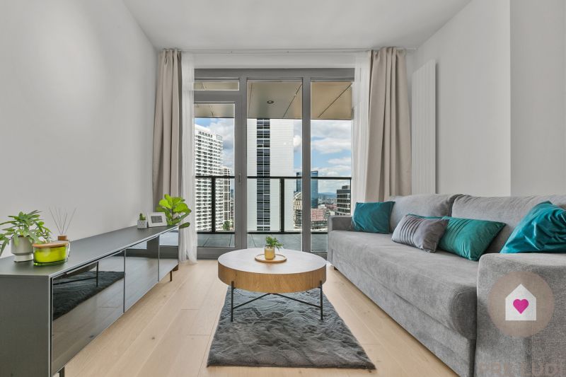 Prenájom moderného 2i bytu s balkónom v novostavbe Eurovea Tower_obývačka