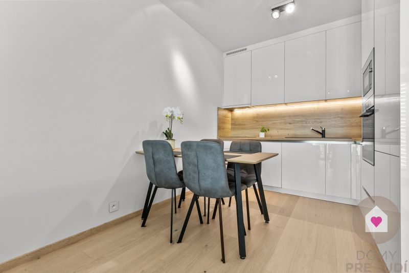Prenájom moderného 2i bytu s balkónom v novostavbe Eurovea Tower_kuchyňa