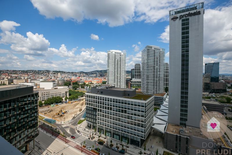 Prenájom moderného 2i bytu s balkónom v novostavbe Eurovea Tower_výhľad