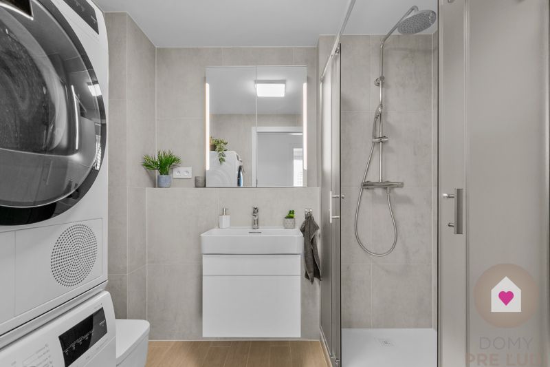 Prenájom moderného 2i bytu s balkónom v novostavbe Eurovea Tower_kúpeľňa