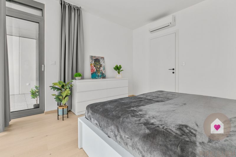 Prenájom moderného 2i bytu s balkónom v novostavbe Eurovea Tower_spálňa