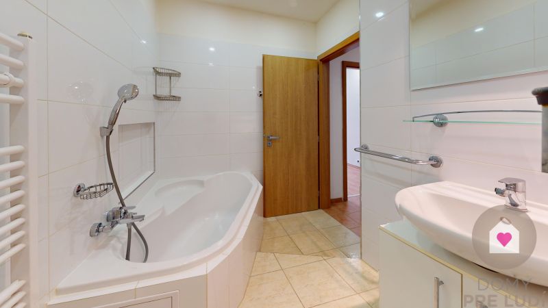 1i-byt-Bakosova-2-45m2-Bathroom.jpg