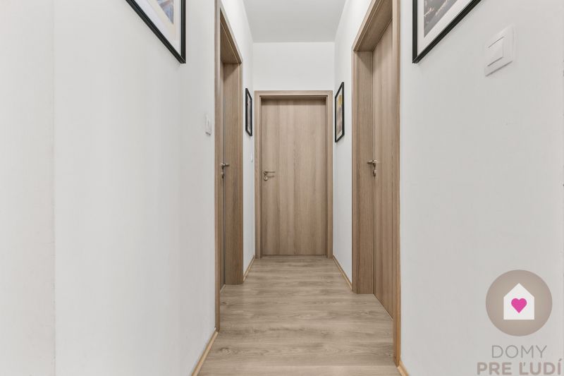 Prenájom 3i bytu s balkónom a klimatizáciou v novostavbe Perla Ružinova_chodva