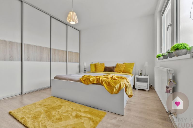Prenájom 3i bytu s balkónom a klimatizáciou v novostavbe Perla Ružinova_spálňa