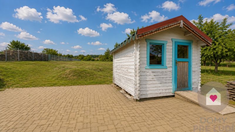 Na pNa predaj krásny 5 izbový rodinný dom s veľkým pozemkom a záhradou v obci Čaradice redaj krásny 5i rodinný dom s veľkým pozemkom a záhradou v obci Čaradice 