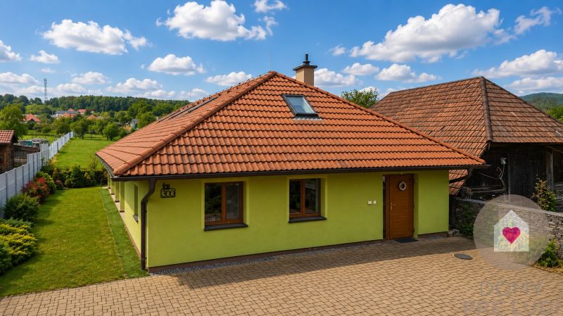 Na predaj krásny 5 izbový rodinný dom s veľkým pozemkom a záhradou v obci Čaradice 