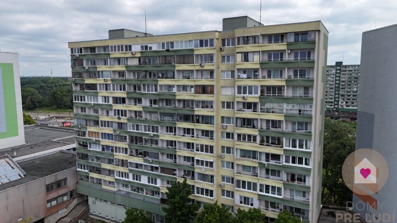 PETRZALKA-Kompletne-zrekonstruovana-2-garsonka-na-predaj-s-2-loggiami