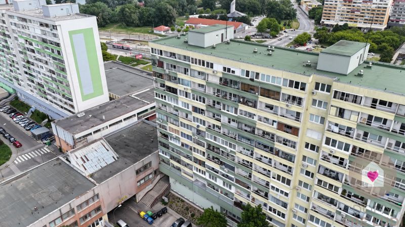PETRZALKA-Kompletne-zrekonstruovana-2-garsonka-na-predaj-s-2-loggiami