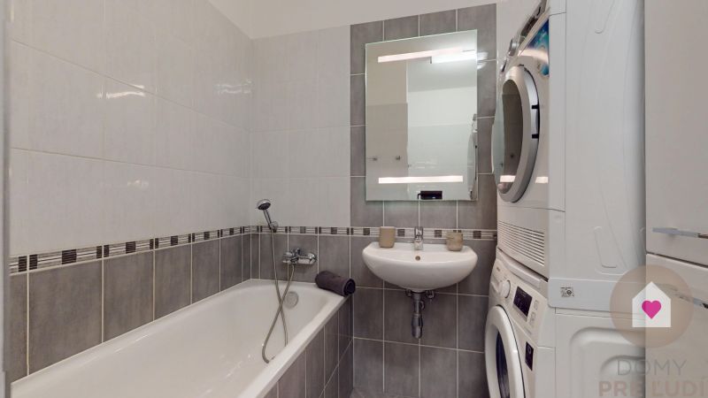 Prenájom zariadeného 2i bytu s výhľadom a klimatizáciou na Bosákovej ul. na začiatku Petržalky