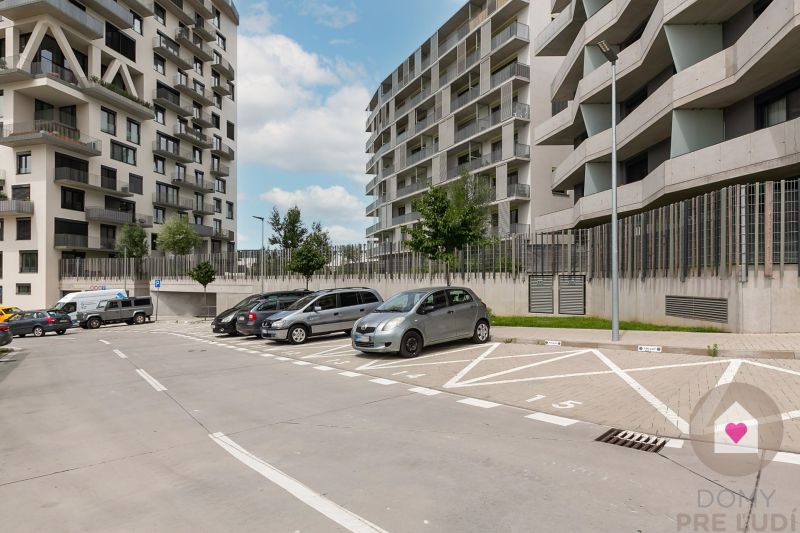 CERESNE-2i-apartman-s-balkonom-v-novostavbe-Polianky