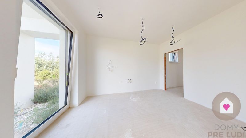 Krasny-4-izbovy-RD-bungalov-10165-m2-na-pozemku-531-m2-Senec-08312026_131423.jpg