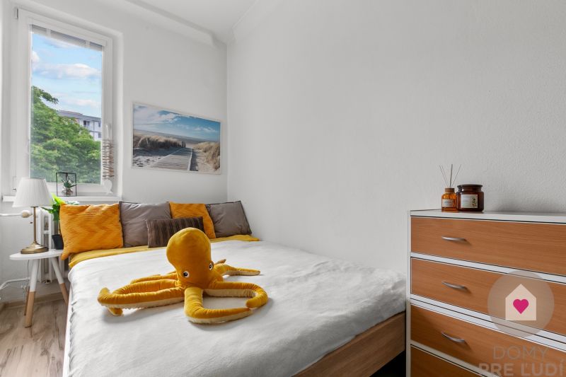 Predaj 2i bytu- RUŽINOV – zariadený 2i byt s BALKÓNOM, výhľadom do ZELENE a samostatnou spálňou | Narcisová