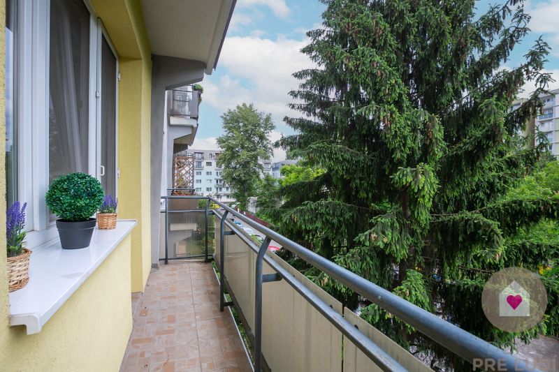 Predaj 2i bytu- RUŽINOV – zariadený 2i byt s BALKÓNOM, výhľadom do ZELENE a samostatnou spálňou | Narcisová