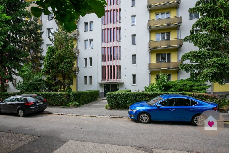 Predaj 2i bytu- RUŽINOV – zariadený 2i byt s BALKÓNOM, výhľadom do ZELENE a samostatnou spálňou | Narcisová