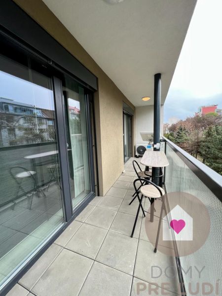 prenajom - 2izbovy byt Mileticova - balkon