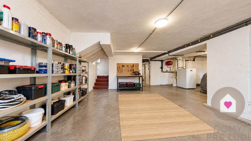 Bernolakovo_rodinný dom s krásnym pozemkom na predaj_garáž, podpivničenie (12).jpg