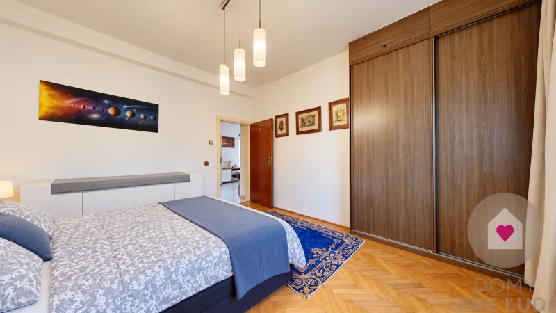 Bernolakovo_rodinný dom s krásnym pozemkom na predaj_garáž, podpivničenie (5).jpg
