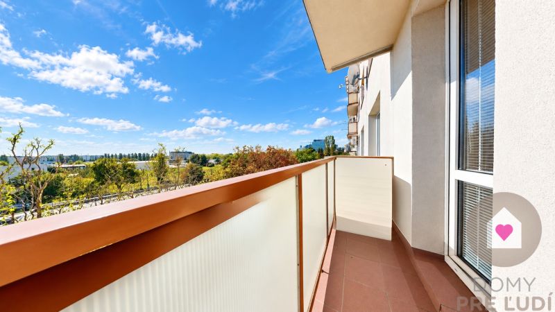 PREDAJ 3i BYTU S BALKÓNOM A VÝHĽADOM DO ZELENE | Rumančeková, Ružinov
