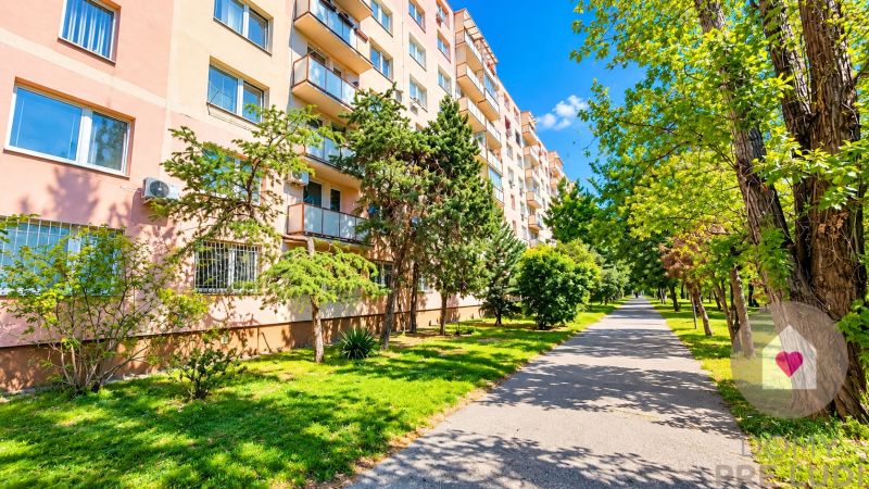 PREDAJ 3i BYTU S BALKÓNOM A VÝHĽADOM DO ZELENE | Rumančeková, Ružinov