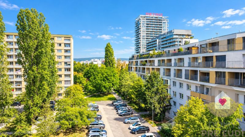 PREDAJ 3i BYTU S BALKÓNOM A VÝHĽADOM DO ZELENE | Rumančeková, Ružinov