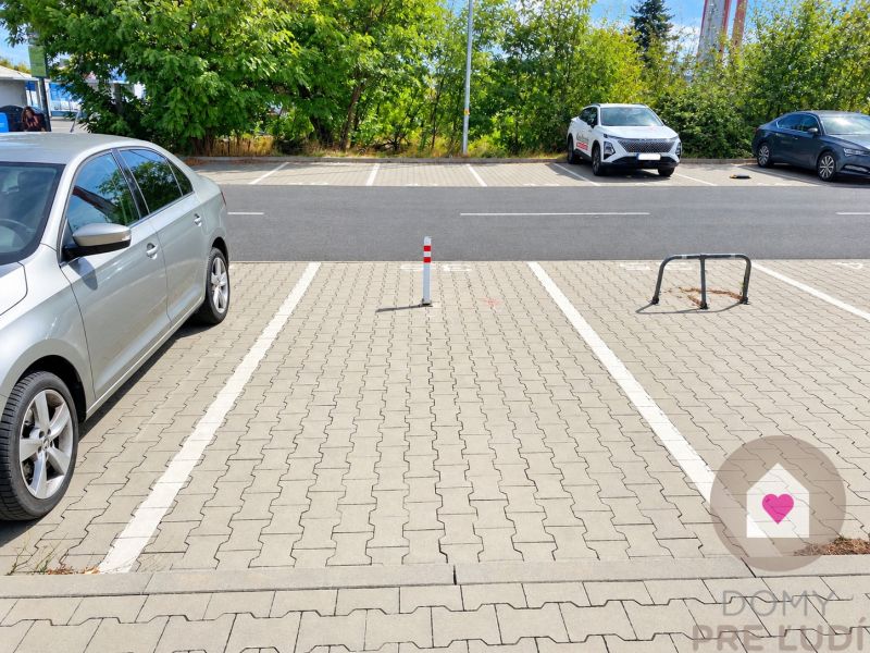 Prenájom vonjkašieho parkovacieho státia za rampou-POLUS