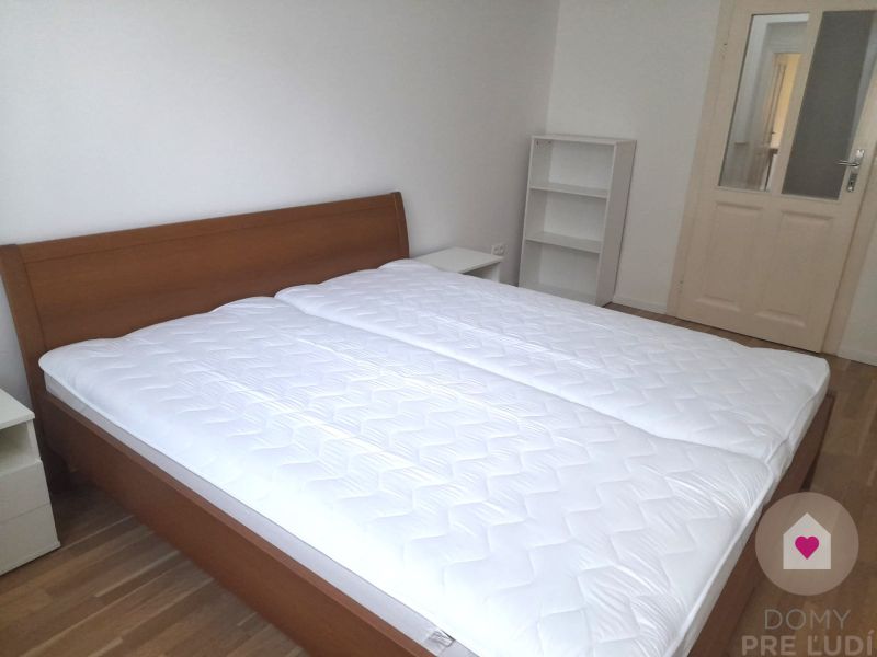 Prenájom 2 izbový byt, Ľadová, Bratislava Staré Mesto